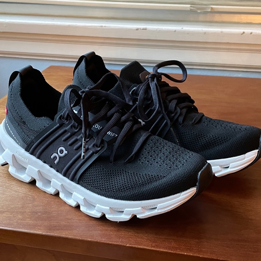 On CLOUDSWIFT Running shoe size 6.5